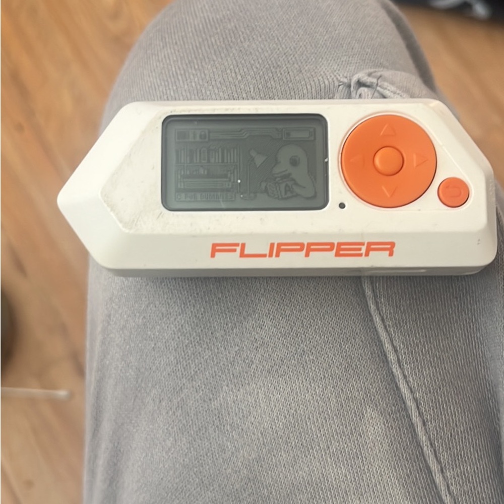 Flipper Zero - Picture 6 of 6